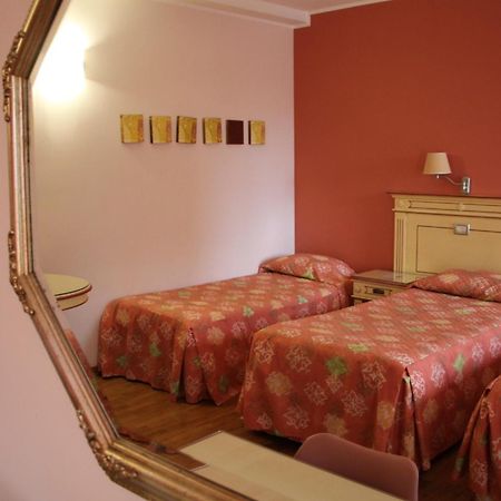 Hotel Matteotti Верчелли Экстерьер фото
