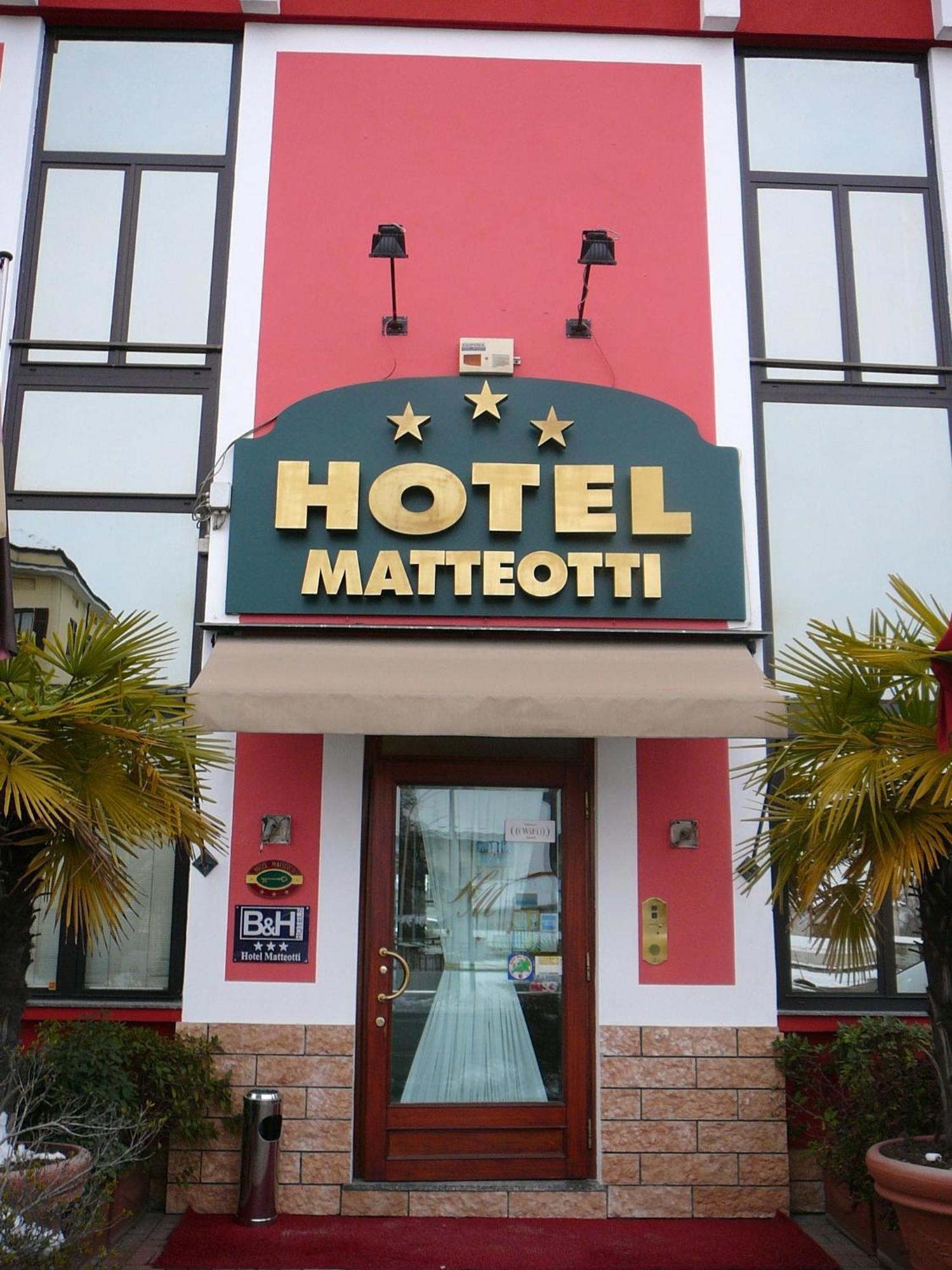 Hotel Matteotti Верчелли Экстерьер фото
