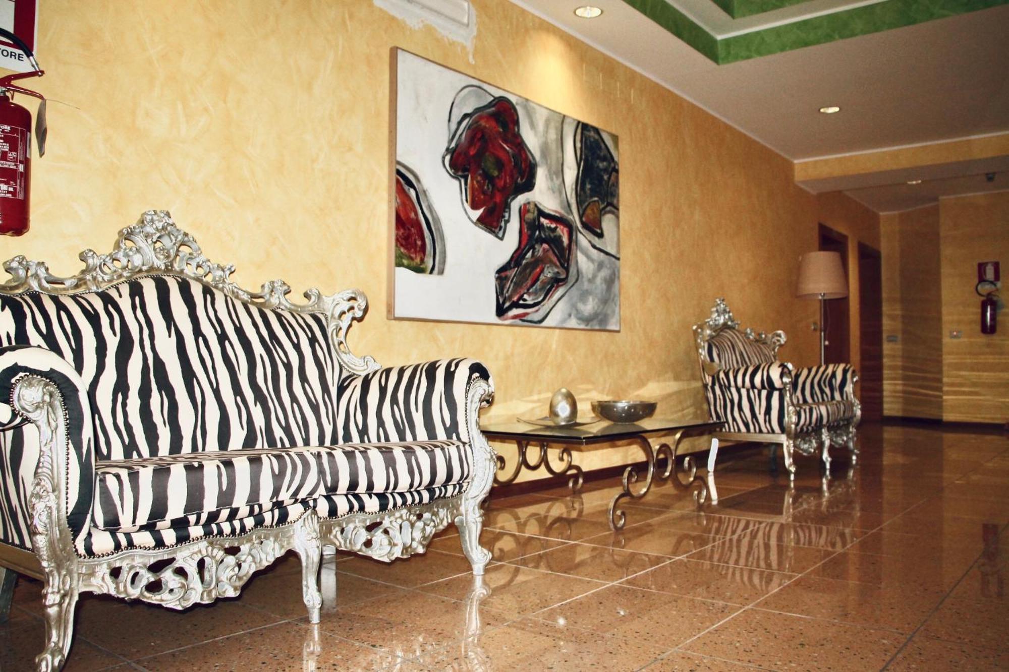 Hotel Matteotti Верчелли Экстерьер фото