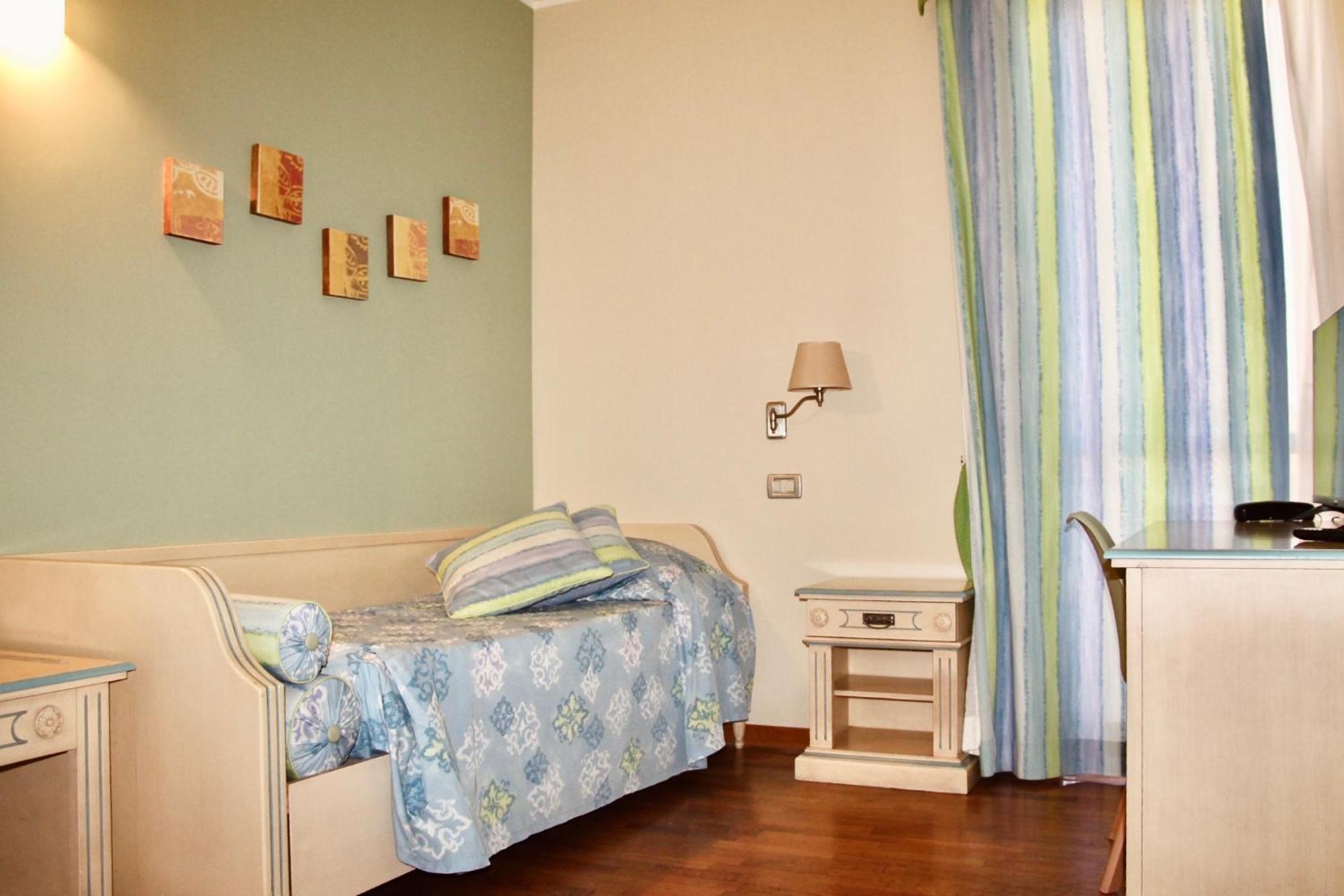 Hotel Matteotti Верчелли Экстерьер фото