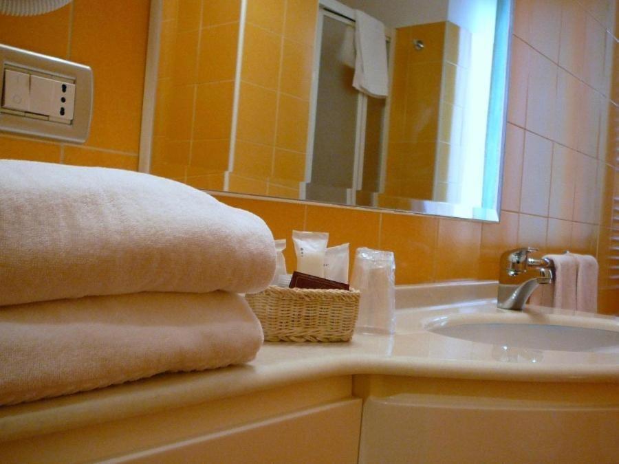 Hotel Matteotti Верчелли Экстерьер фото