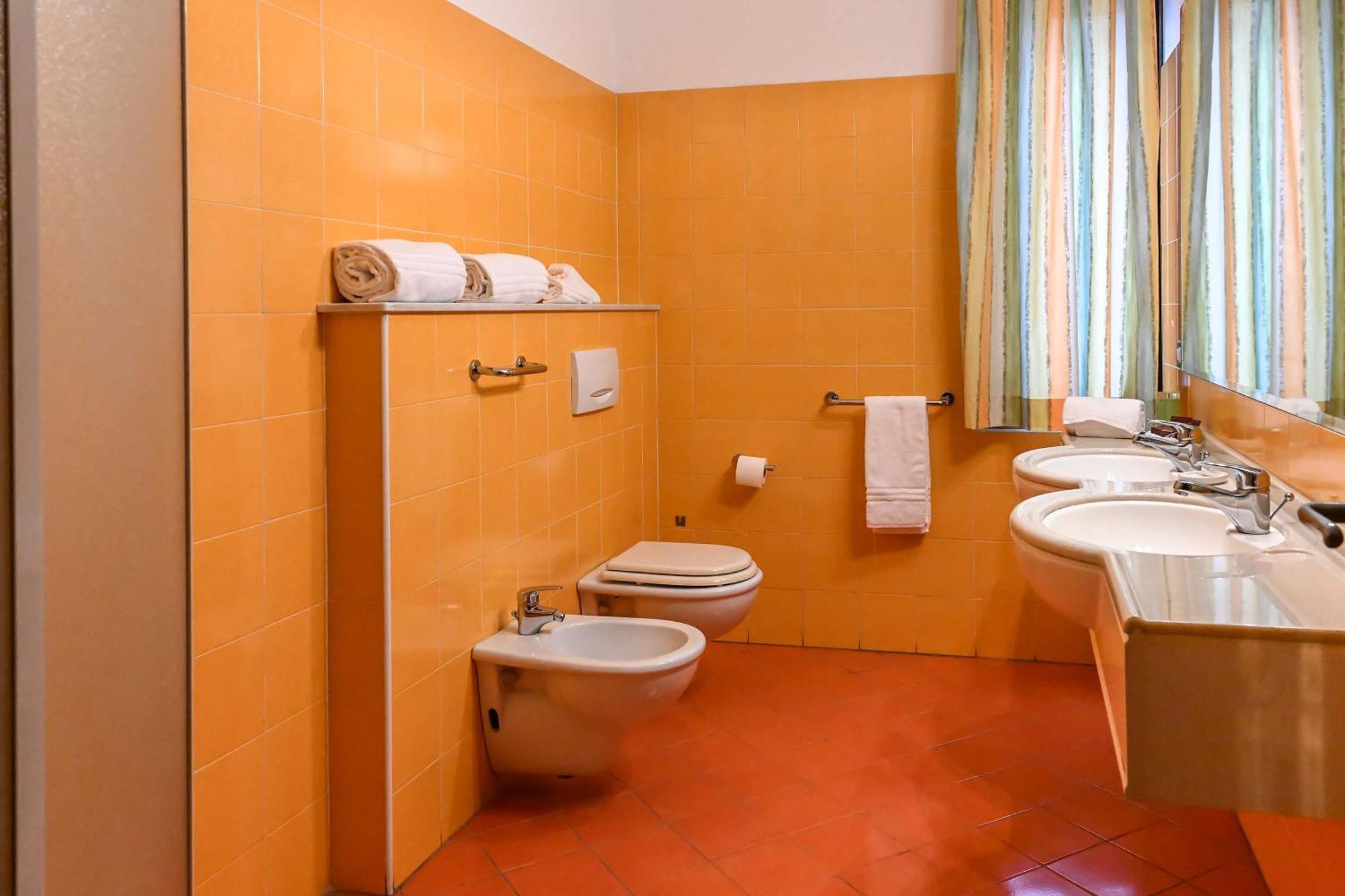 Hotel Matteotti Верчелли Экстерьер фото