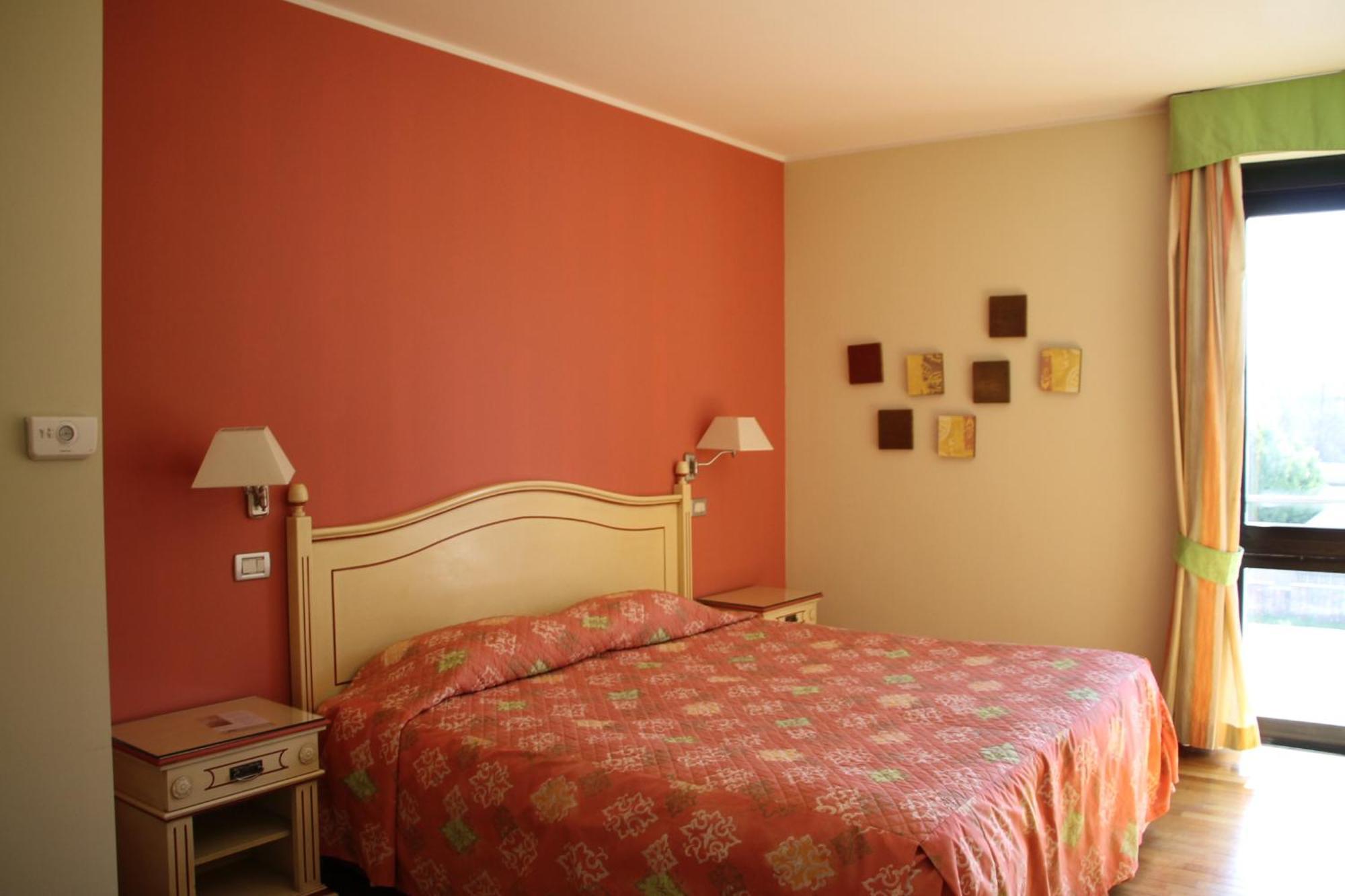 Hotel Matteotti Верчелли Экстерьер фото