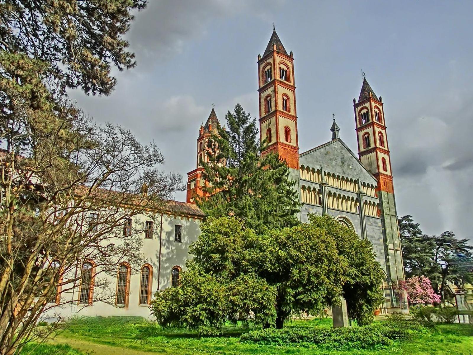 Hotel Matteotti Верчелли Экстерьер фото