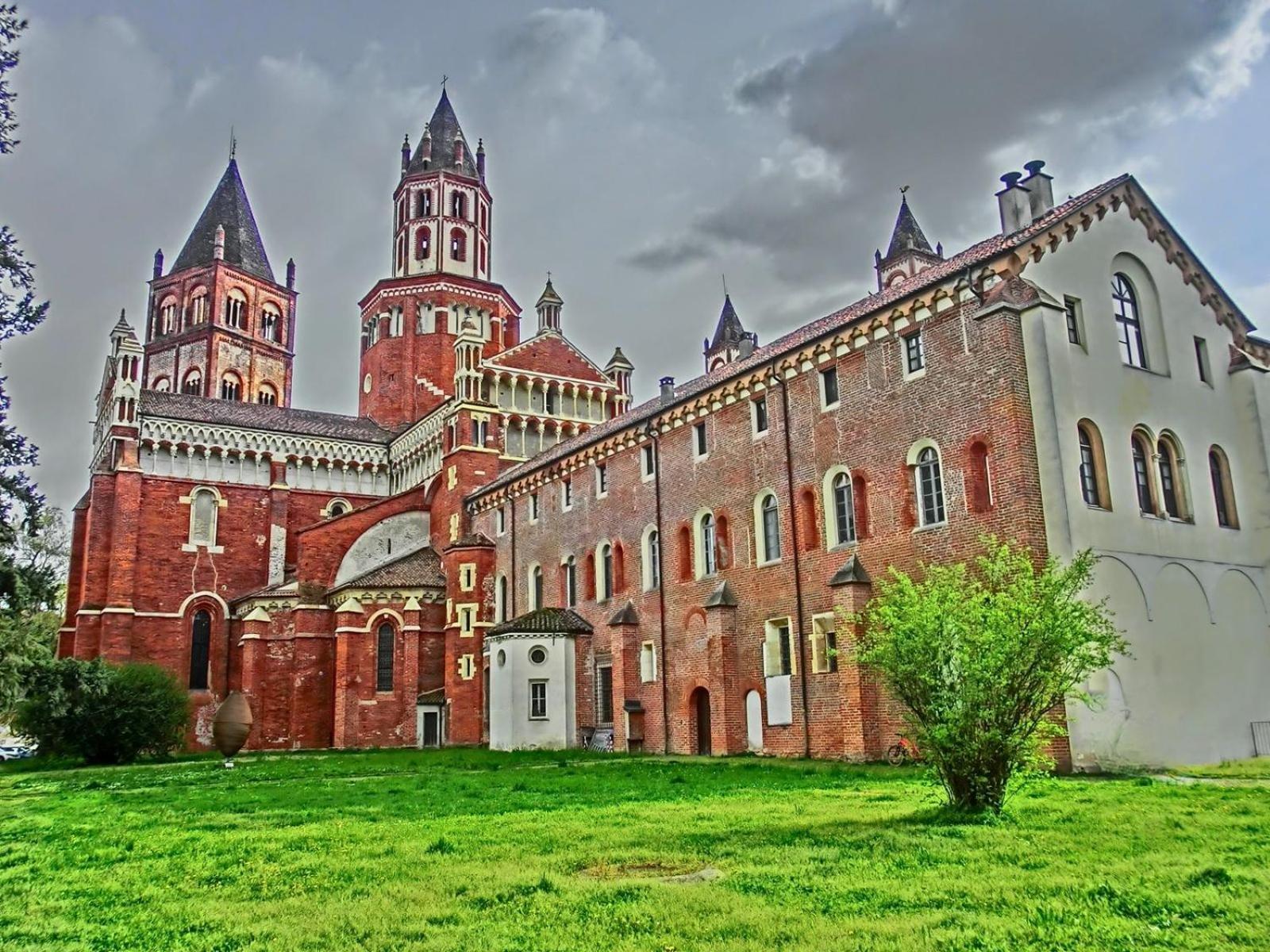 Hotel Matteotti Верчелли Экстерьер фото