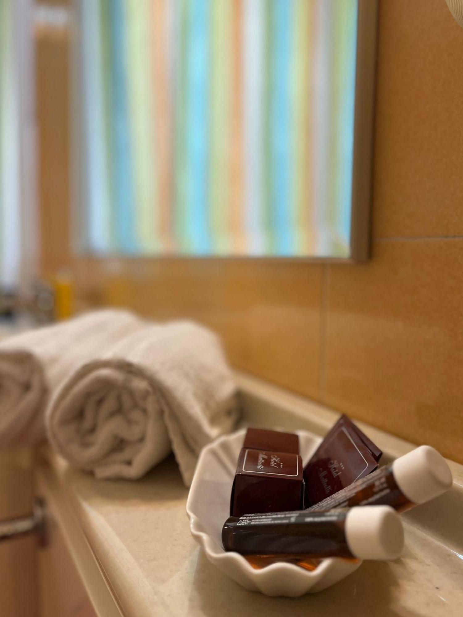 Hotel Matteotti Верчелли Экстерьер фото