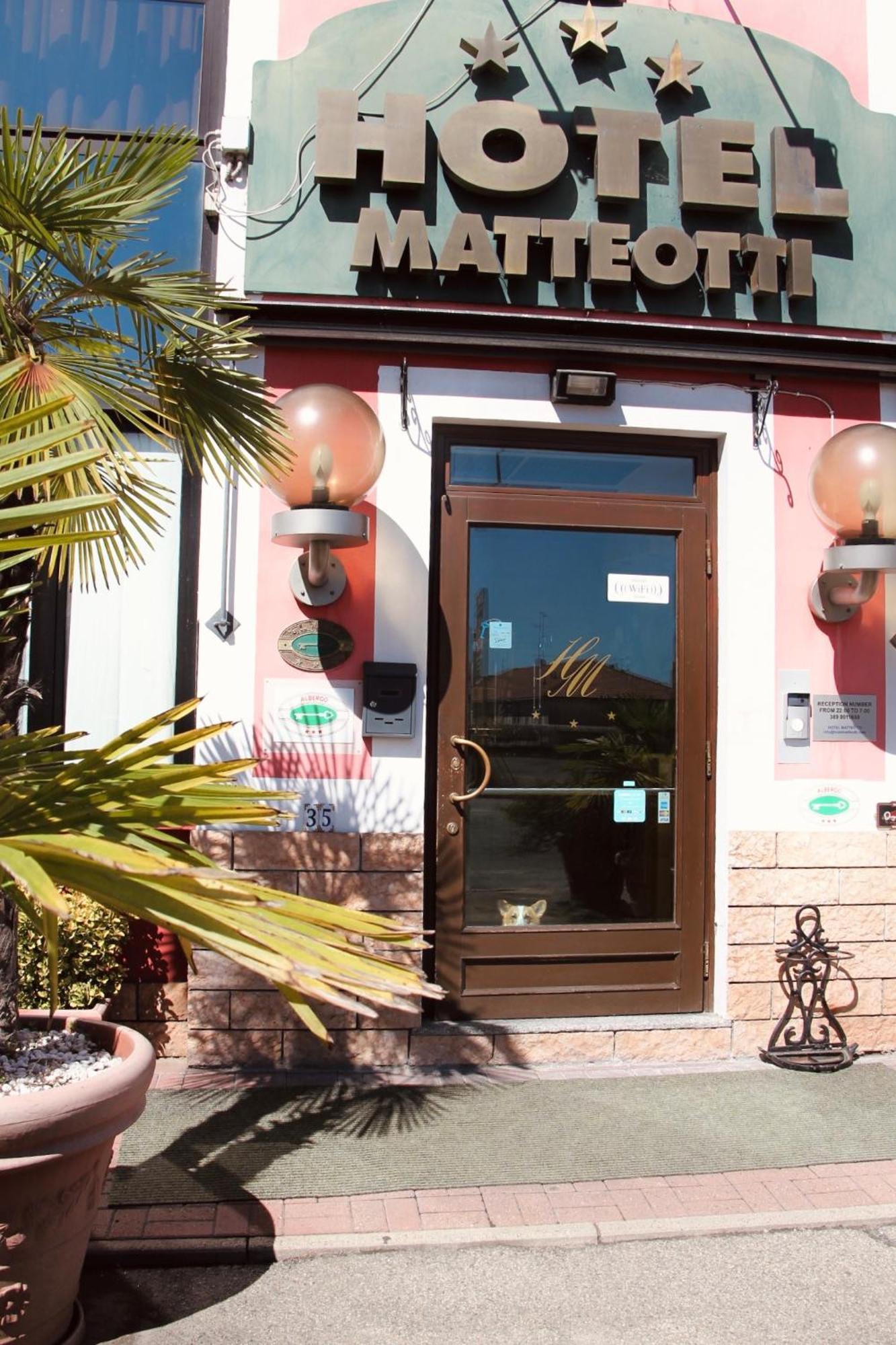 Hotel Matteotti Верчелли Экстерьер фото